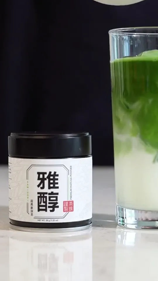 Iced Chazoku Samidori matcha latte next to a Samidori tin